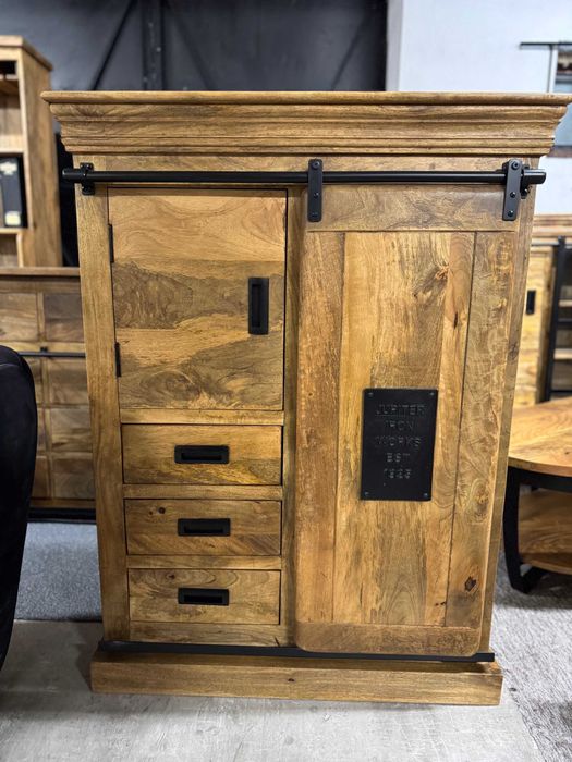 Piękna drewniana komoda z serii Works - nowa kolekcja w MangoMeble