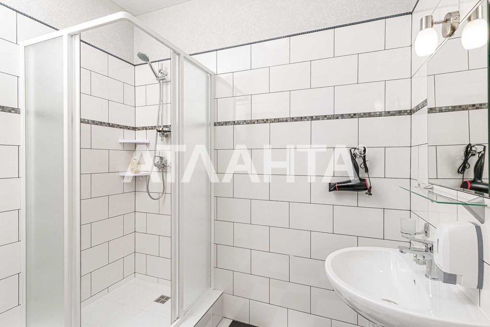 Гостиница в пешей доступности 13 фонтана! Бассейн!