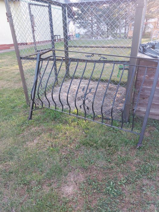 Ręcznie robiona barierka na schody zewnętrzne