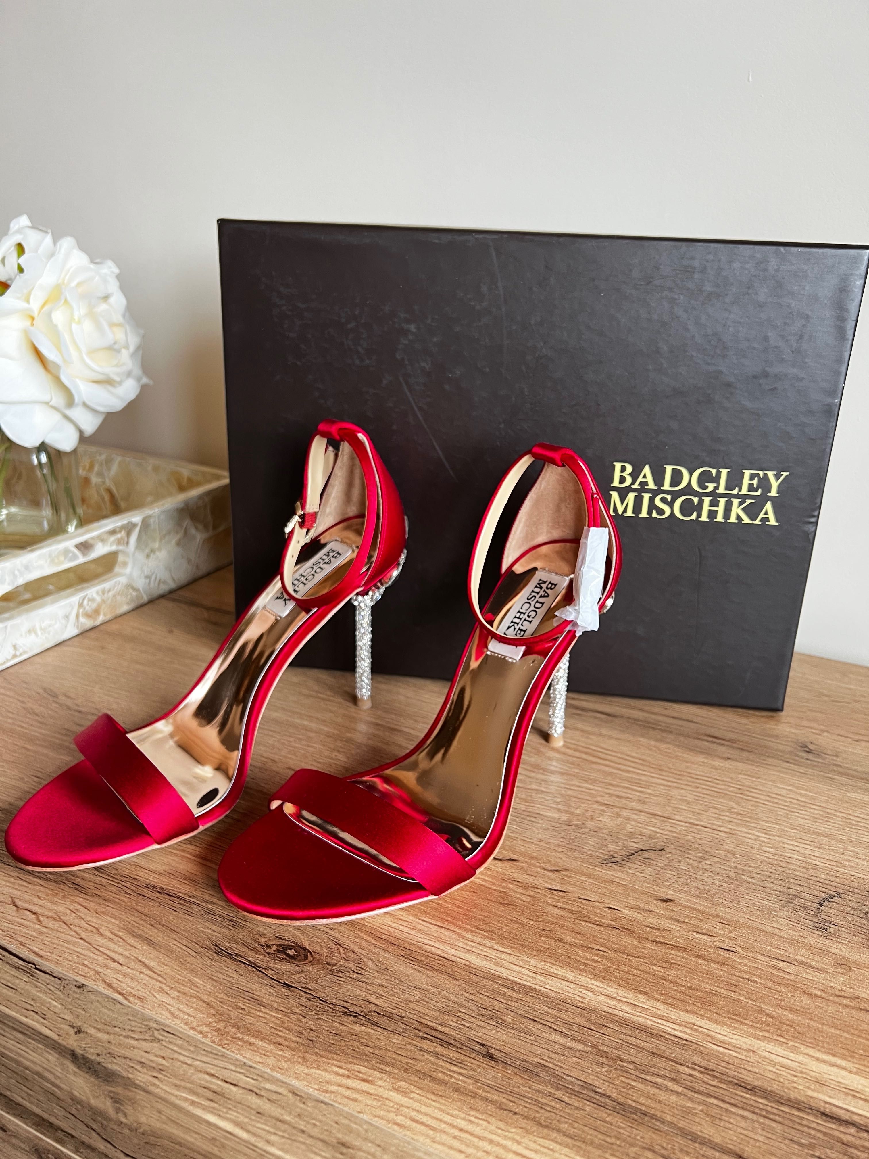 Nowe czerwone buty Badgley Mischka