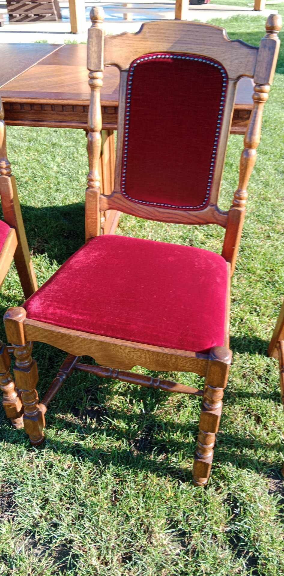 Stół I 6 czerwonych krzeseł