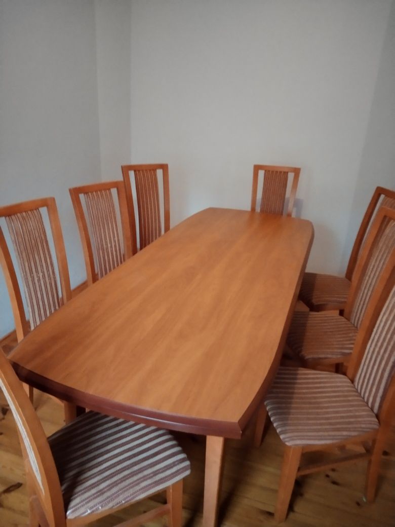 Zestaw pokojowy stół z 8 krzesłami