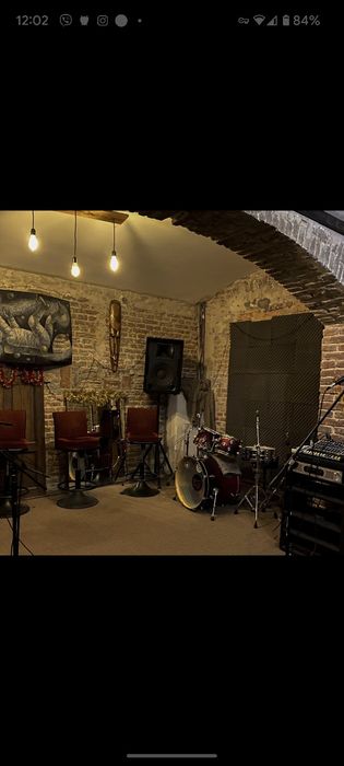 Затишний зал у центрі Львова — корпоративи, концерти, репетиції, поді