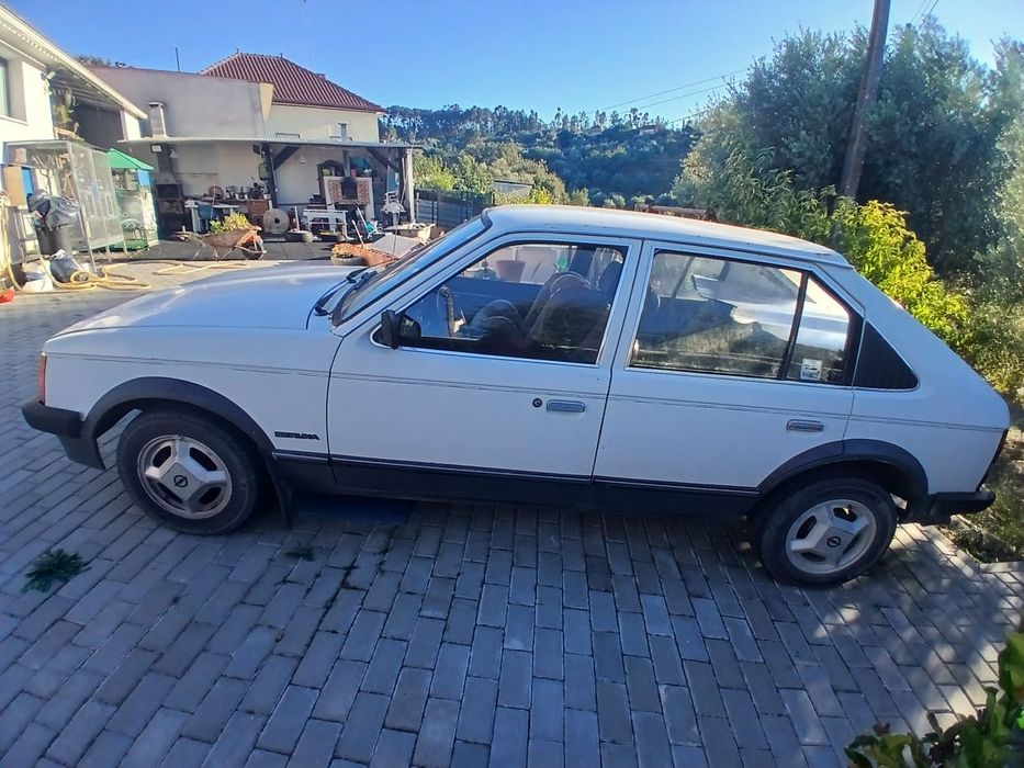 Vende - se Opel Kadet 81