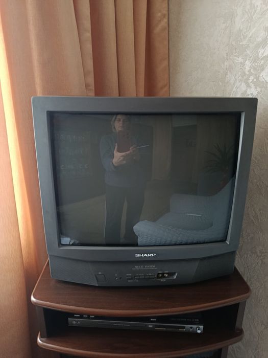 Телевізор Sharp та DVD LG