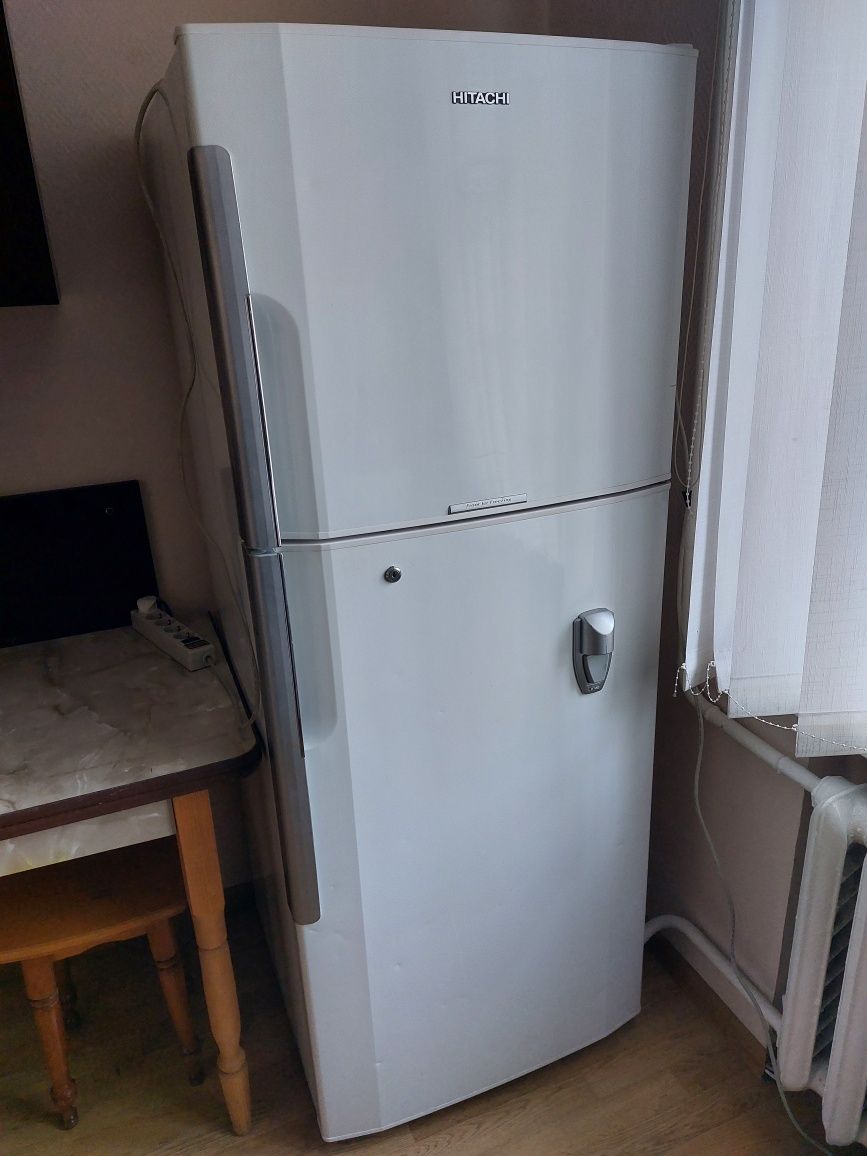 Холодильник HITACHI Японія