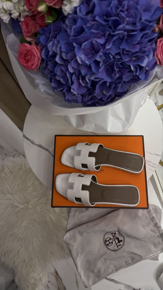 Шкіряні шльопки Hermes Oran білі