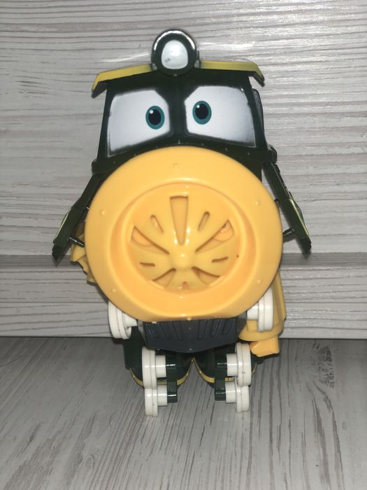 Робот трансформер . С мультика Робо потяги