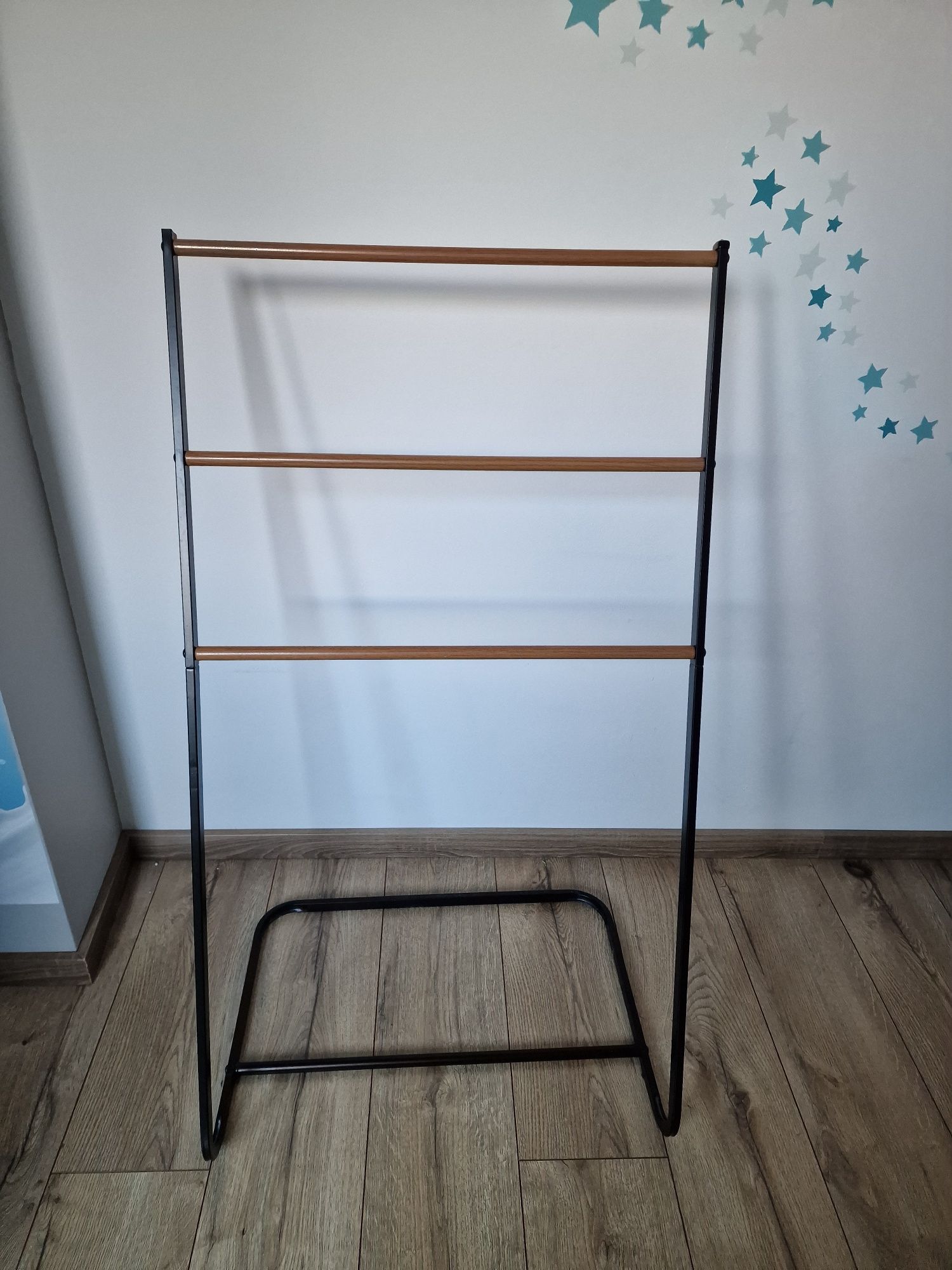 Stojak na ręczniki, metalowy