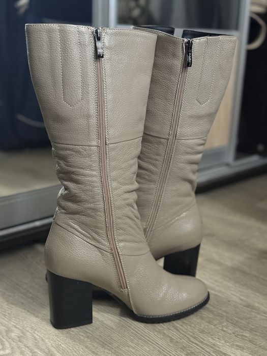 Чоботи жіночі, вдягалися один раз , дефектів немає