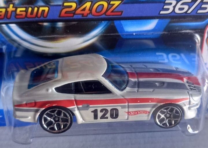 Conjunto 2 - datsun 240z hot wheels