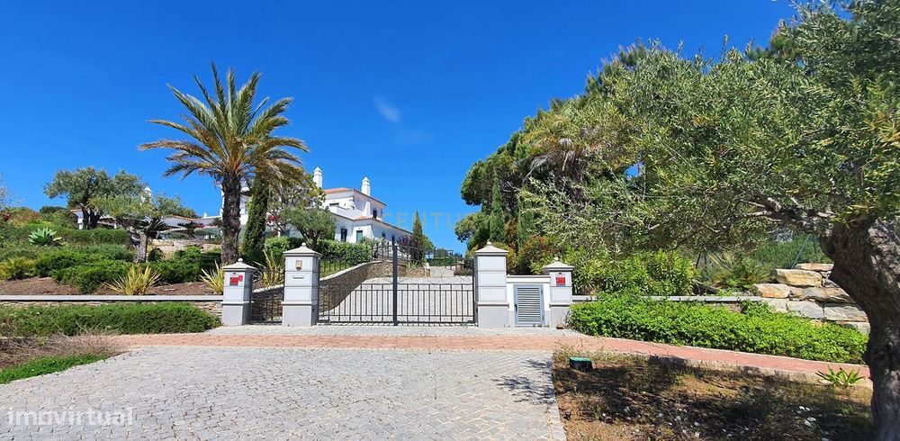 Exclusiva e luxuosa moradia T5 num dos mais prestigiados campos de gol