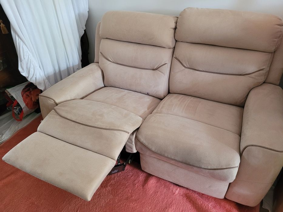Sofá Bege 2 lugares reclinável