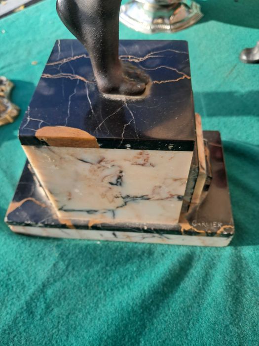 Escultura estilo arte deco