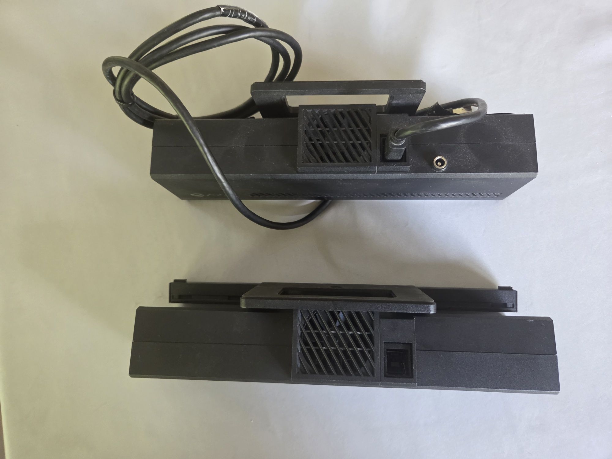 Sprzedam 2 KINECT XBOX ONE ze zdjiecia (Stan nieznany)