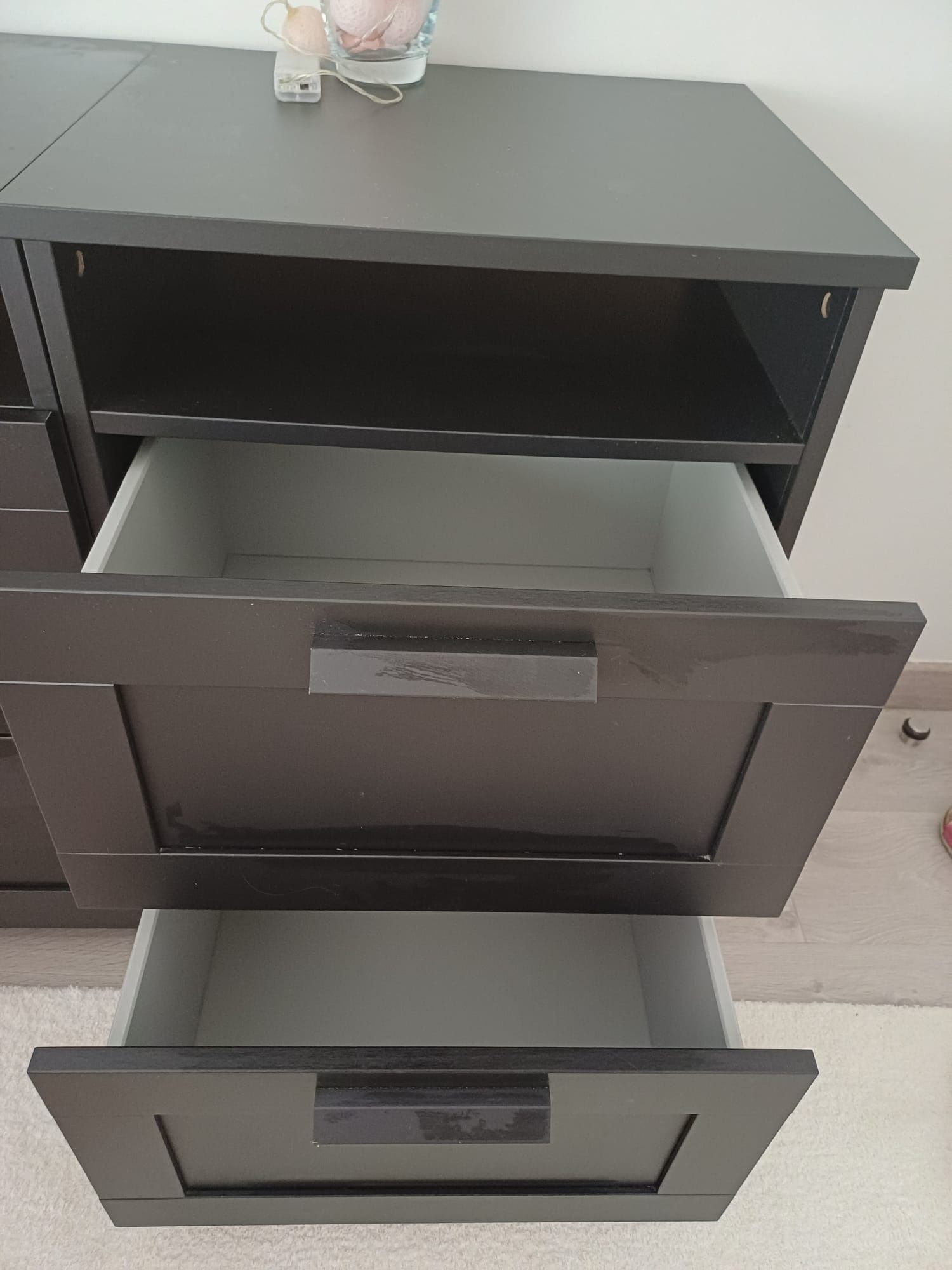 2 mesas cabeceira Ikea Brimnes