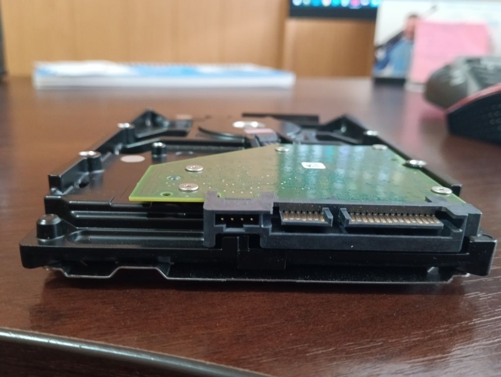 Жорсткий диск seagate 1TB