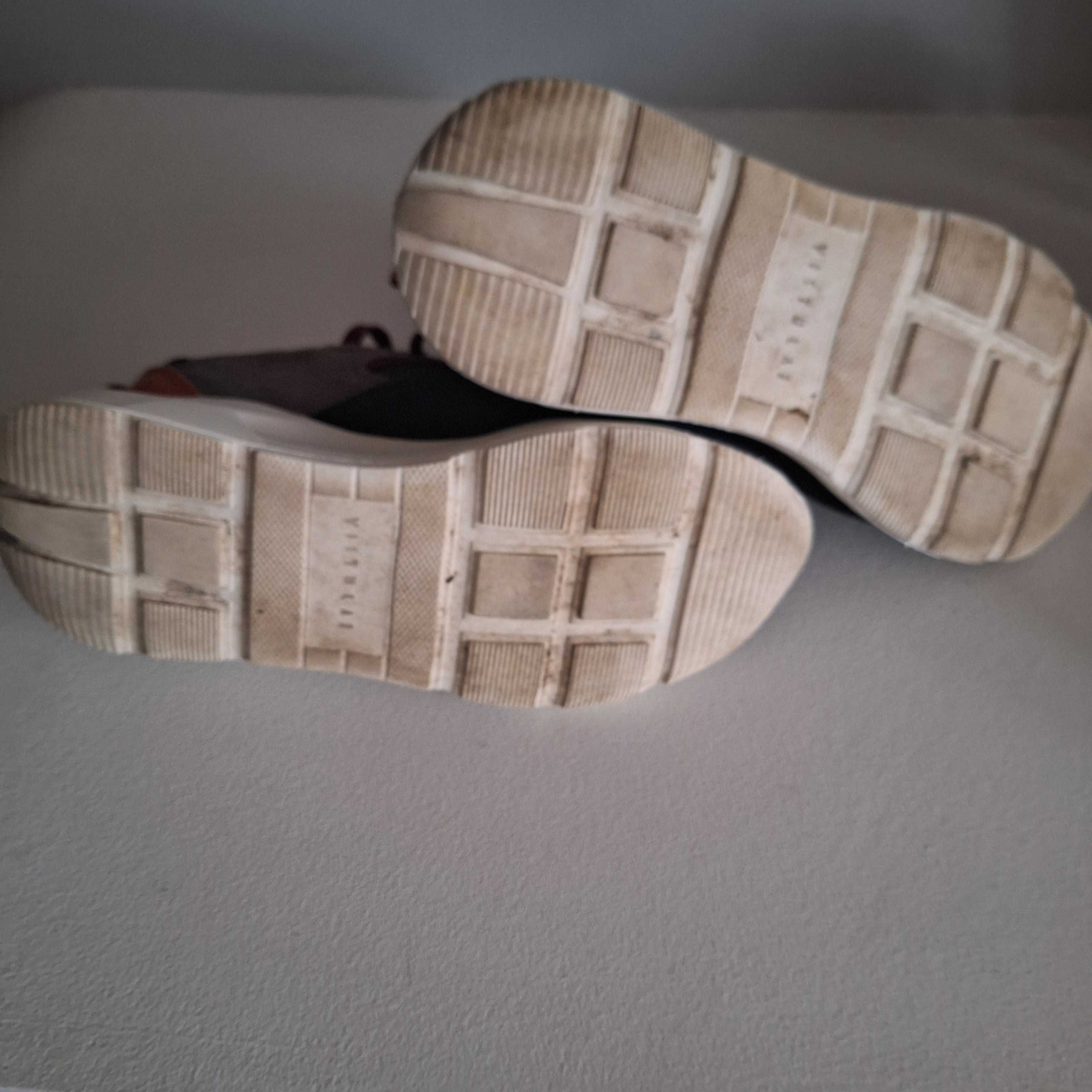 Buty męskie skórzane sneakersy Vistula rozm. 40