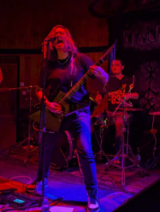 Lekcje gry na gitarze, basie, akustyku. ENG avail.