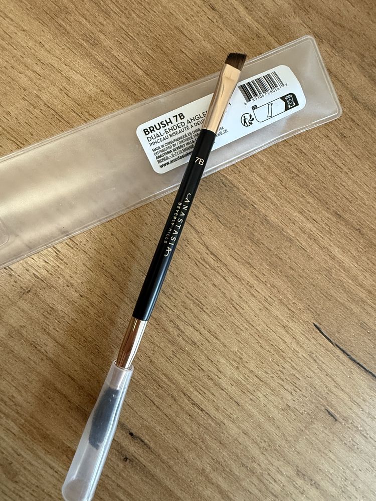 Скошений пензлик для брів зі щіточкою anastasia beverly hills brush 7b