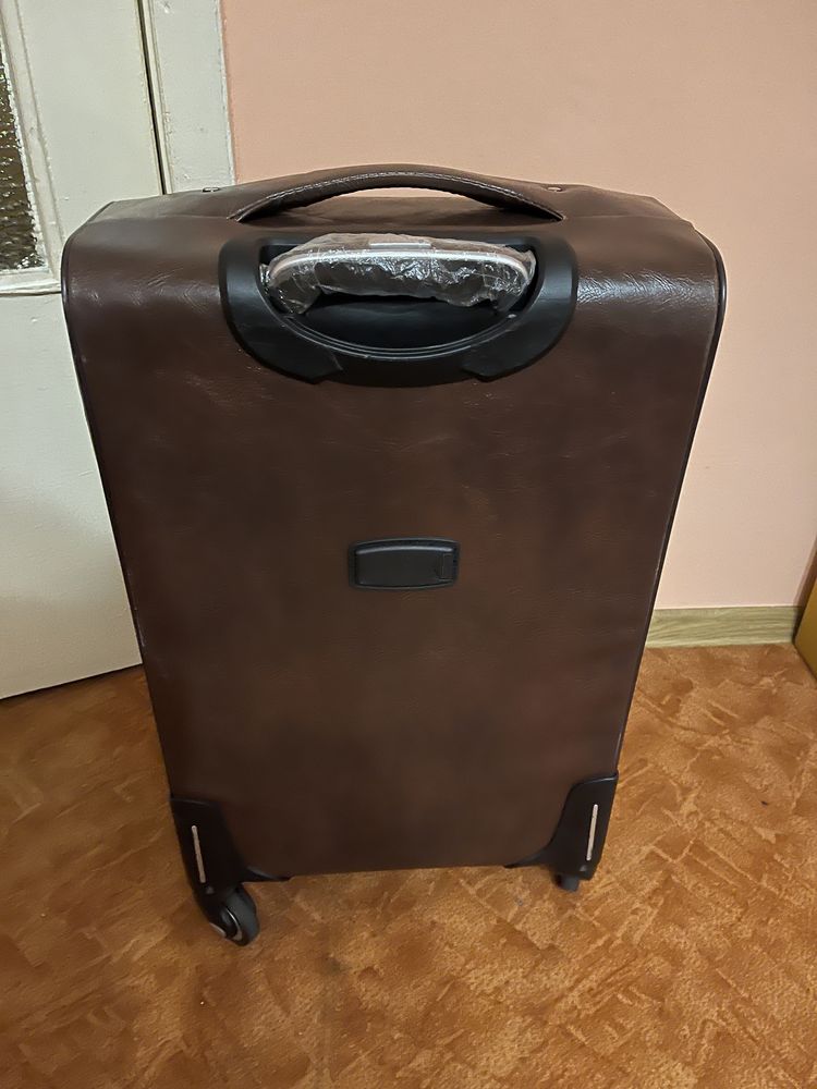 Чемодан Sky travel на 4 колесах