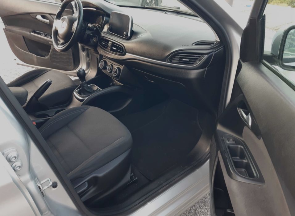 Alugo viaturas para uso particular