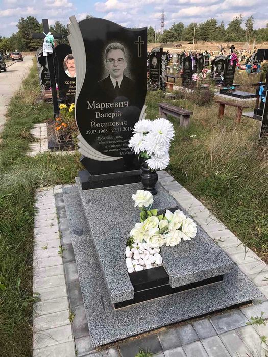 Памятники из гранита от 7200 Памятники, оградки, столики, лавки.