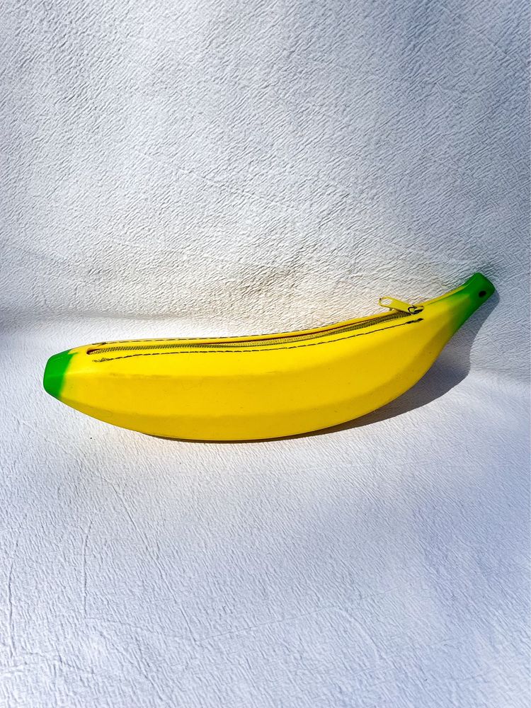 piórnik banan Flying Tiger