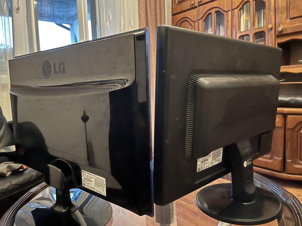 2 monitory LG 21cali