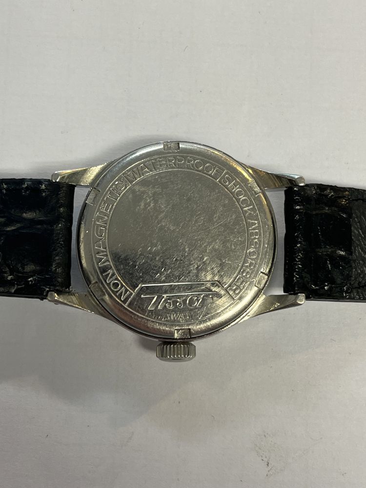 Przedwojenny zegarek Tissot w stalowej obudowie