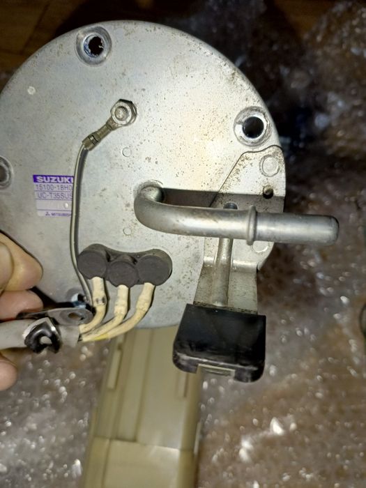 Suzuki Bandit 650 pompa paliwa 07