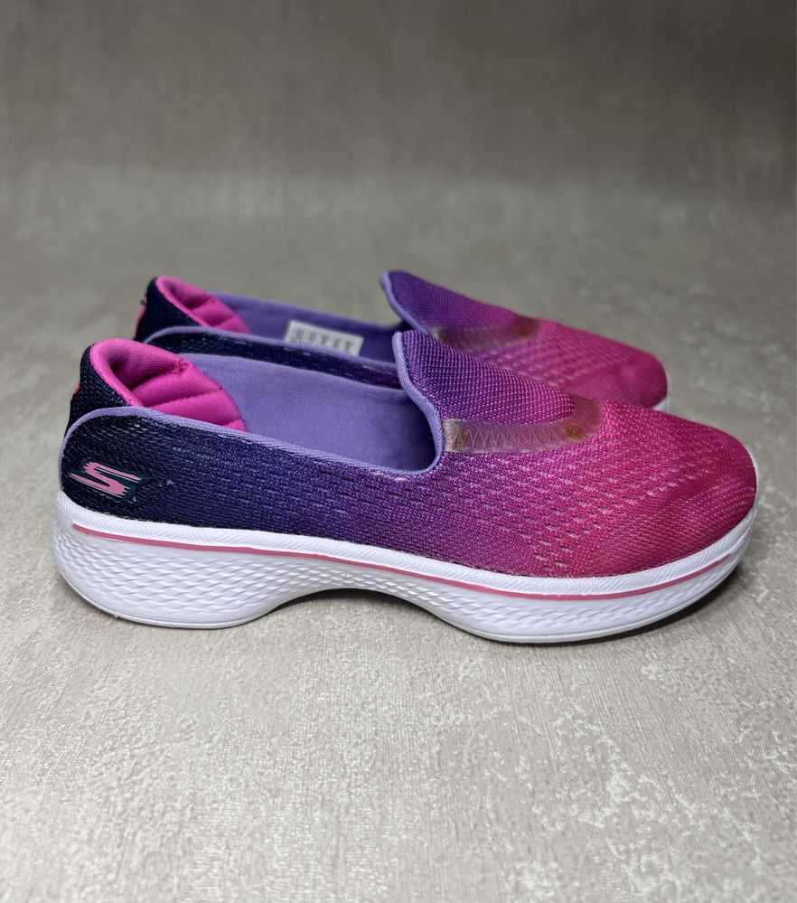 Кросівки сліпоти Skechers Girls' Gowalk 4 Sporty Starz Slip-On