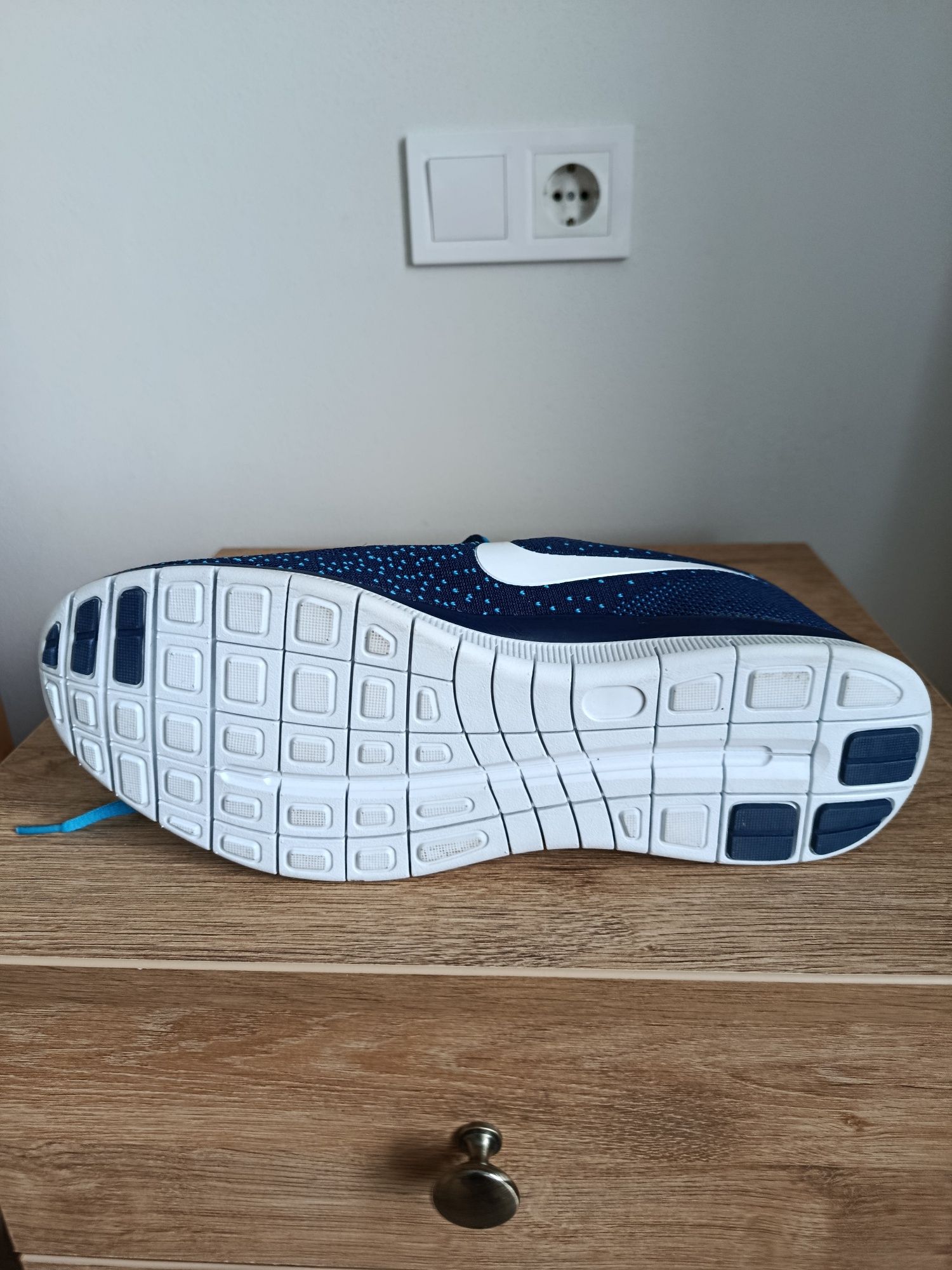 Продам чоловічі кросівки Nike