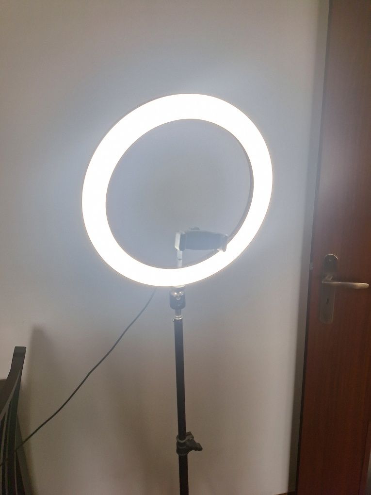 Lampa pierścieniowa led