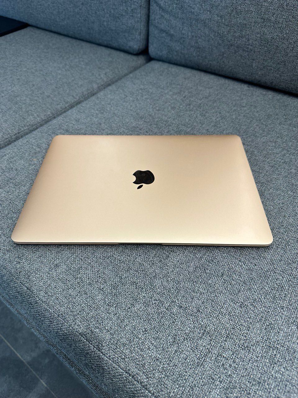 MacBook Air 8/256gb M1 Gold USED