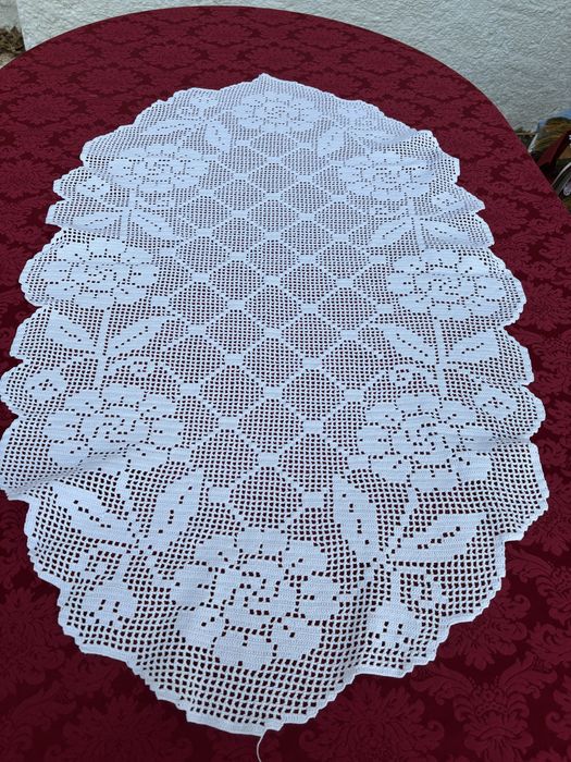 Caminho de mesa  croché feito a mao