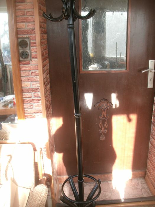Stabilny,antyczny wieszak, stojak na ubrania. Wys.185cm, podst.70cm
