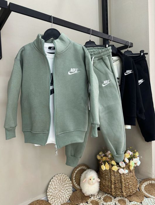 Теплий дитячий костюм трійка на флісі nike