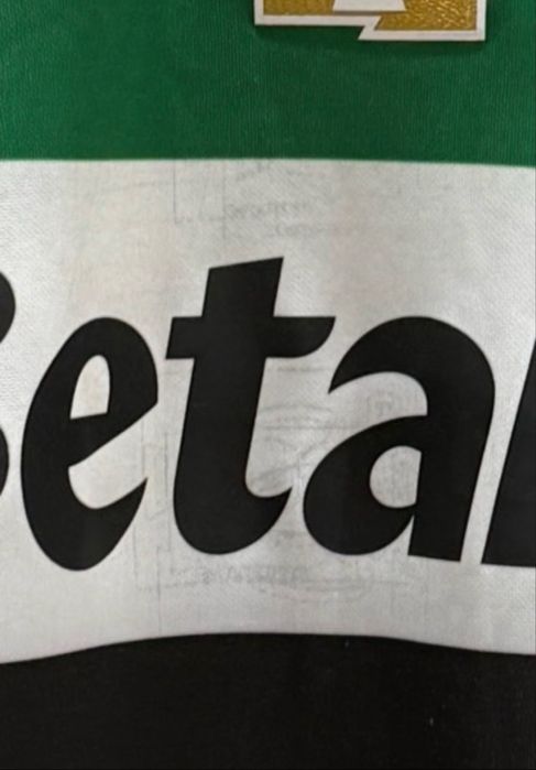 Camisola Sporting com pequeno defeito