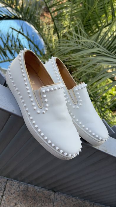 Sapatilhas Louboutin em pele brancas