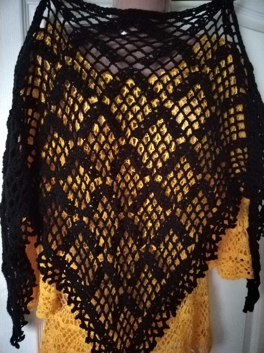 Чорна шаля з полувовни