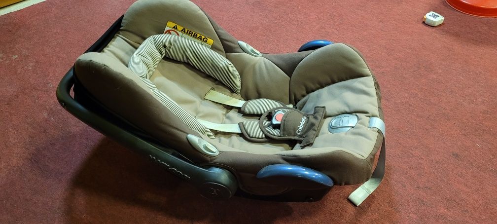 Fotelik nosidełko Maxi-Cosi z wkładką dla niemowlaka