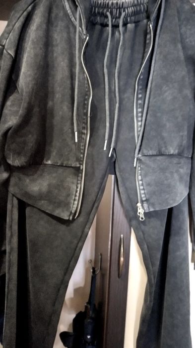 Костюм спортивний ,молодіжний , новий.