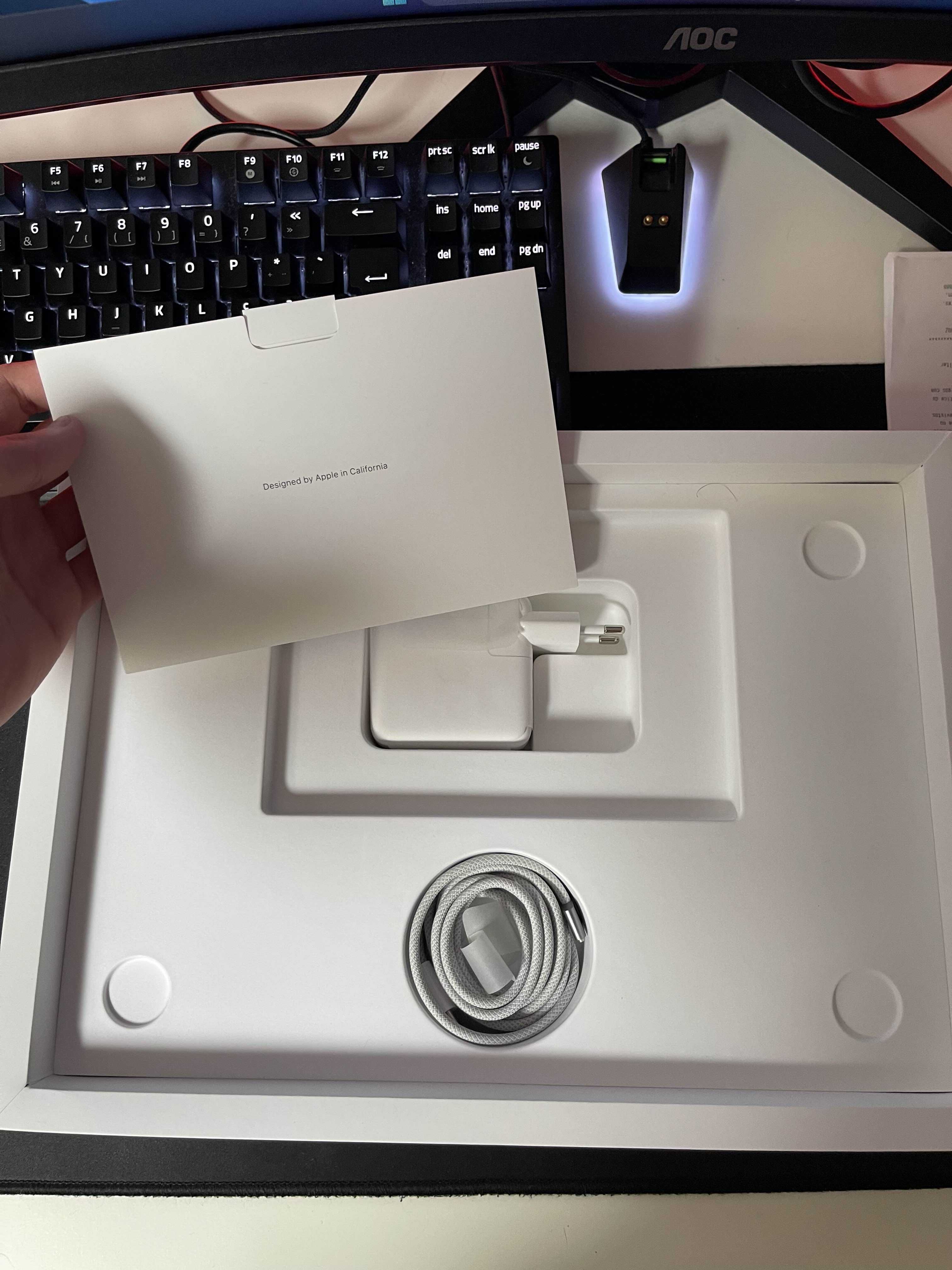 MacBook Pro 14” (M3, 16GB RAM, 512GB SSD) - Novo!