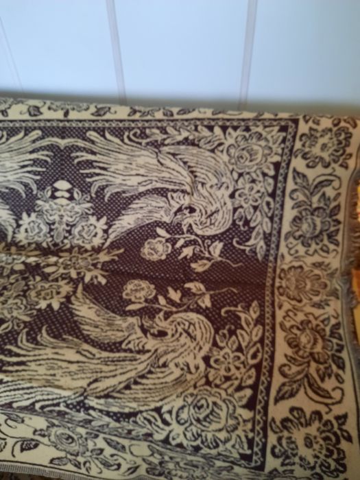 Sprzedam narzutę wełnianą.