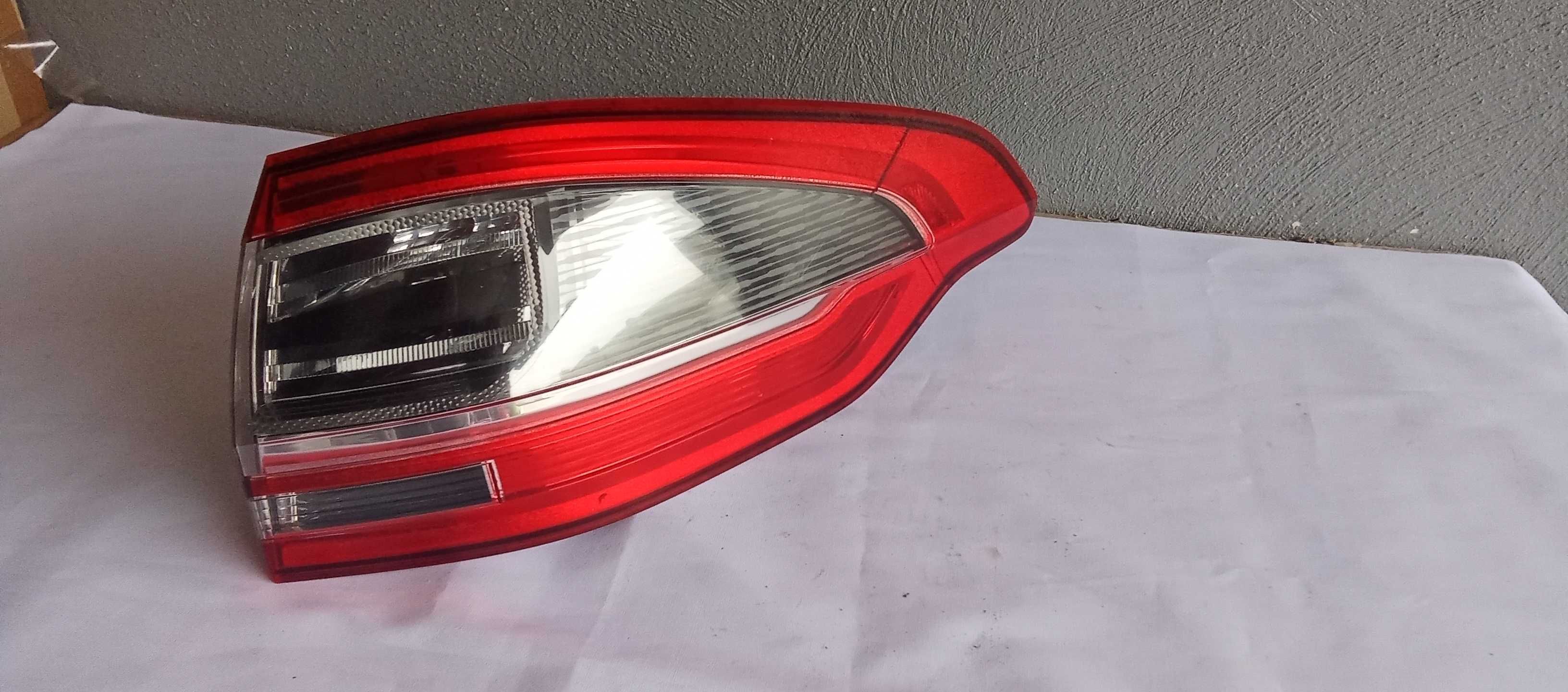 Lampa Tył Tylnia Prawa Ford S-Max Lift 10-15 Lampa tylnia w błotnik