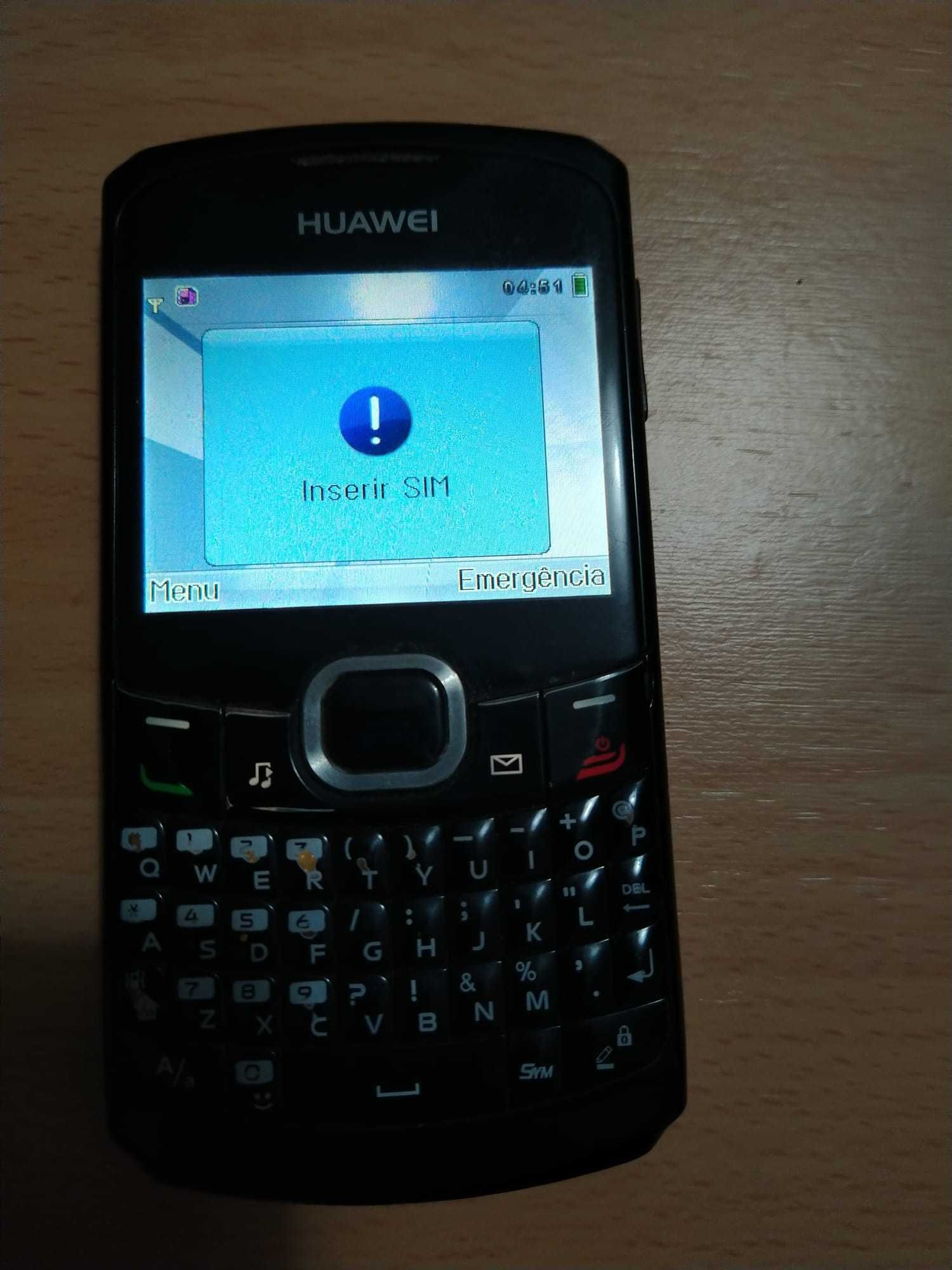 Telefone Huawei com carregador (não é original)