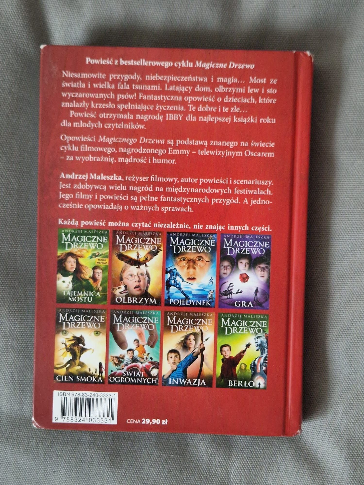 Książka magiczne drzewo czerwone krzesło