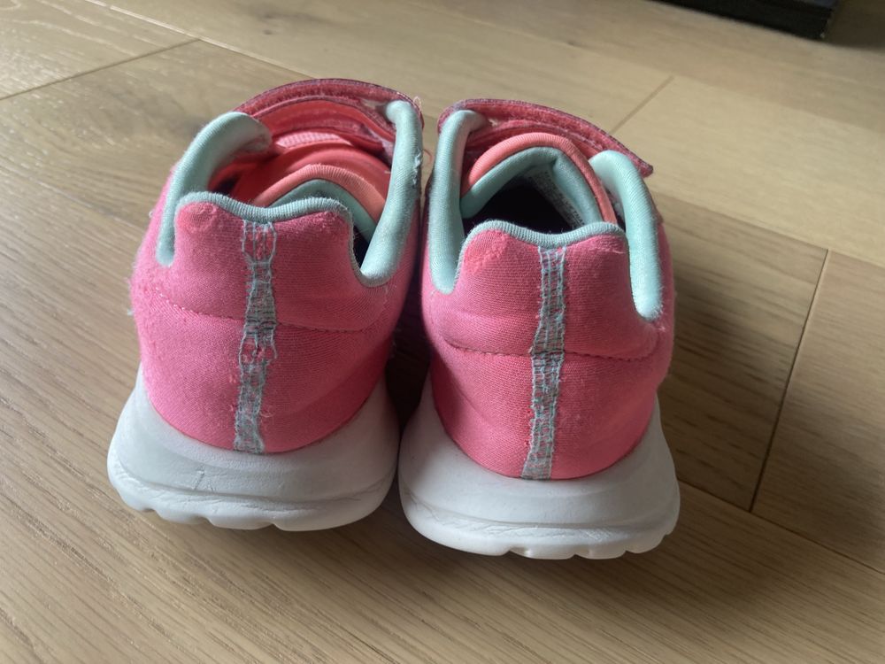 Buty dziewczęce brzoswiniowe sportowe Adidas 31,5