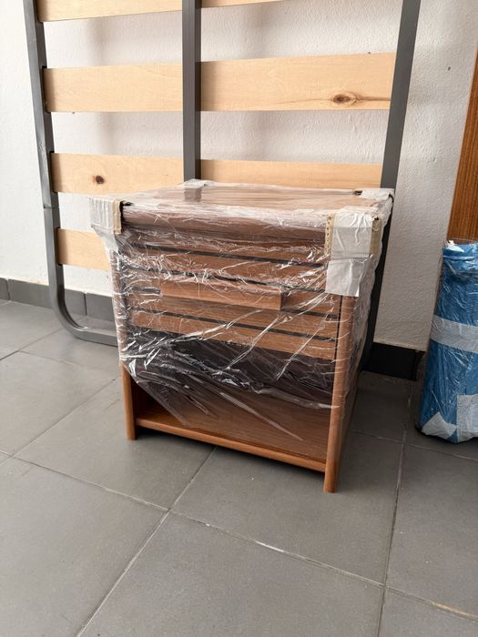 Cama individual 1,90m x 90m com mesinha de cabeceira